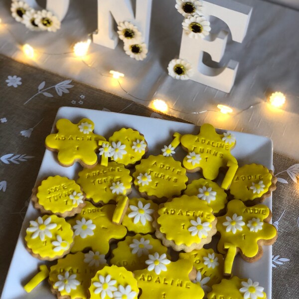 Maddie Bakes Art  specialising in signature personalised cookies for special events and milestones