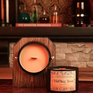 Vela de cera de soja 100 % con forma de pastel de calabaza y vainilla, con temática de fantasía, mazmorras y dragones, hecha a mano en Hoosier