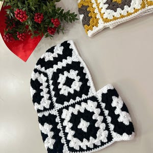 Pasamontañas de crochet, pasamontañas en blanco y negro, pasamontañas de abuela con cuadrados, pasamontañas unisex tejido a mano, capucha de pasamontañas, gorro de invierno