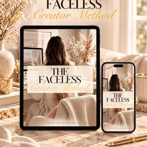 Puede incluir: Una tableta y un teléfono inteligente muestran una guía digital titulada The Faceless Creator Method de Anjahlees Designs. Las pantallas muestran a una persona con cabello largo sentada en un escritorio. Un bolígrafo dorado descansa sobre la superficie de mármol.