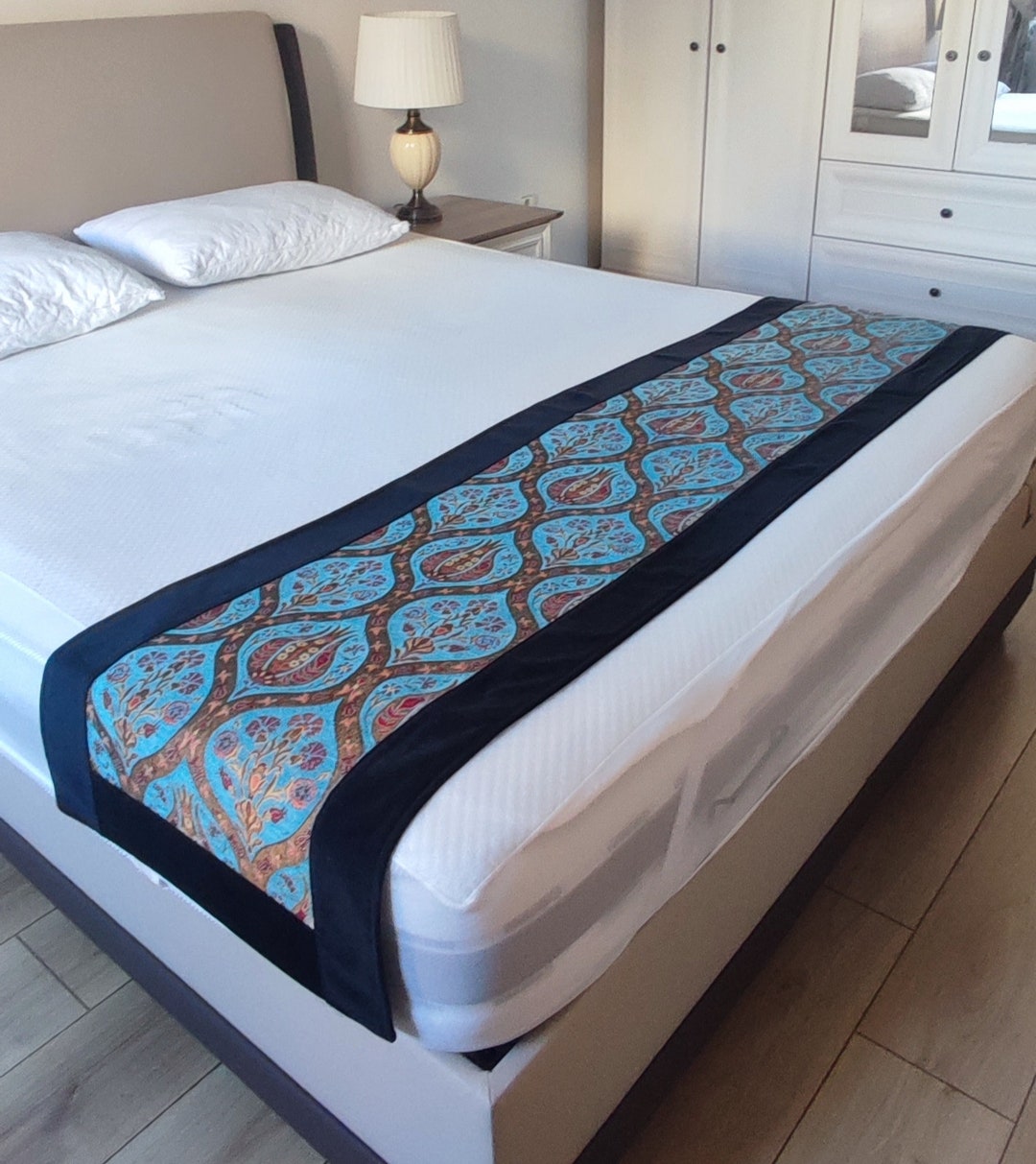 Handmade Bed Runner for Beds Sizes 55/80 or 60/80 Inches,tulip Pattern