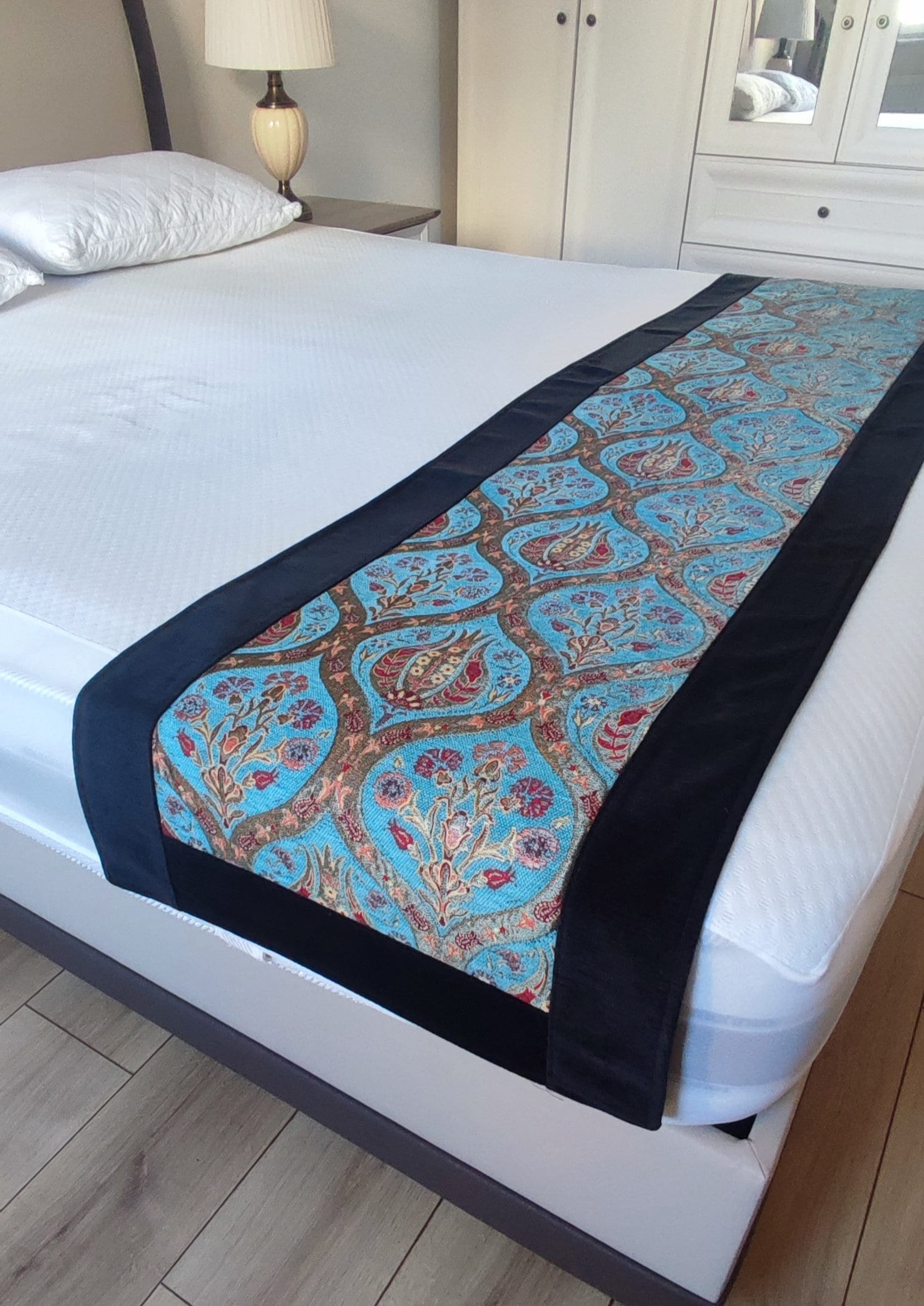 Handmade Bed Runner for Beds Sizes 55/80 or 60/80 Inches,tulip Pattern