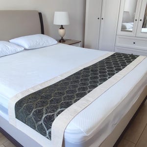 Handmade Bed Runner, Modern Pattern  Green Color 20/78&quot;inches, Luxury Bed Runner.(For Bed Sizes Queen US/CA-55/80 or 60/80 inches).