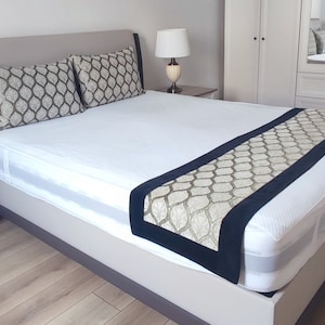 Modern Beige Bed Runner & Pillowcase Set: Queen Bed Decor