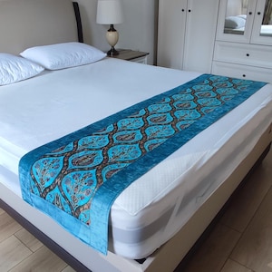 Handmade Bed Runner Tulip Pattern Turquoise & Green Colors 20/78&quot;inches, Luxury Bed Runner.(For Bed sizes Queen US/CA-55/80 or 60/80 inches)