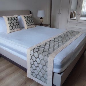 Modern Beige Bed Runner Set: King Size with Chenille Pillowcases
