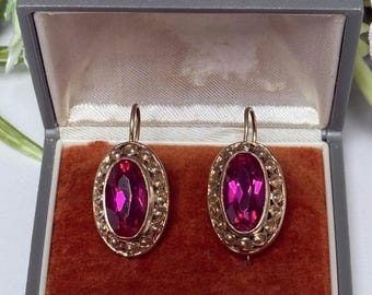 Magnífico corindón cereza de oro rosa de 14k soviético vintage