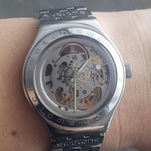 Lyxig, sällsynt automatisk Swatch Skeleton YAS100G-klocka