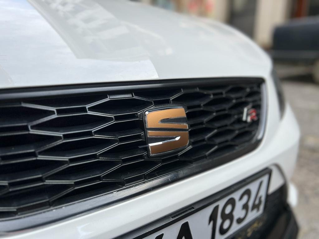 Seat Ibiza Logo emblème en lettres chrome et noir Maroc à prix pas cher