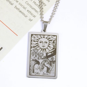 Tarotkaart hanger ketting, mystieke astrologie ketting, tarotkaart bedel cadeau voor hem, verjaardagscadeau voor beste vriend, spirituele sieraden, wereld, maan