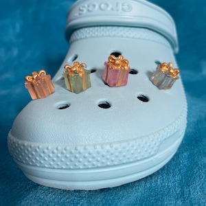 Glow In The Dark Mini Present Shoe Charm