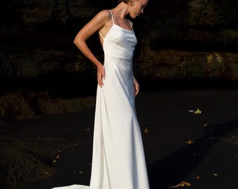 Brautkleid mit Schleppe, minimalistisches Satin-Brautkleid für moderne Braut, Brautkleid mit Schleppe, Brautkleid mit Schleppe