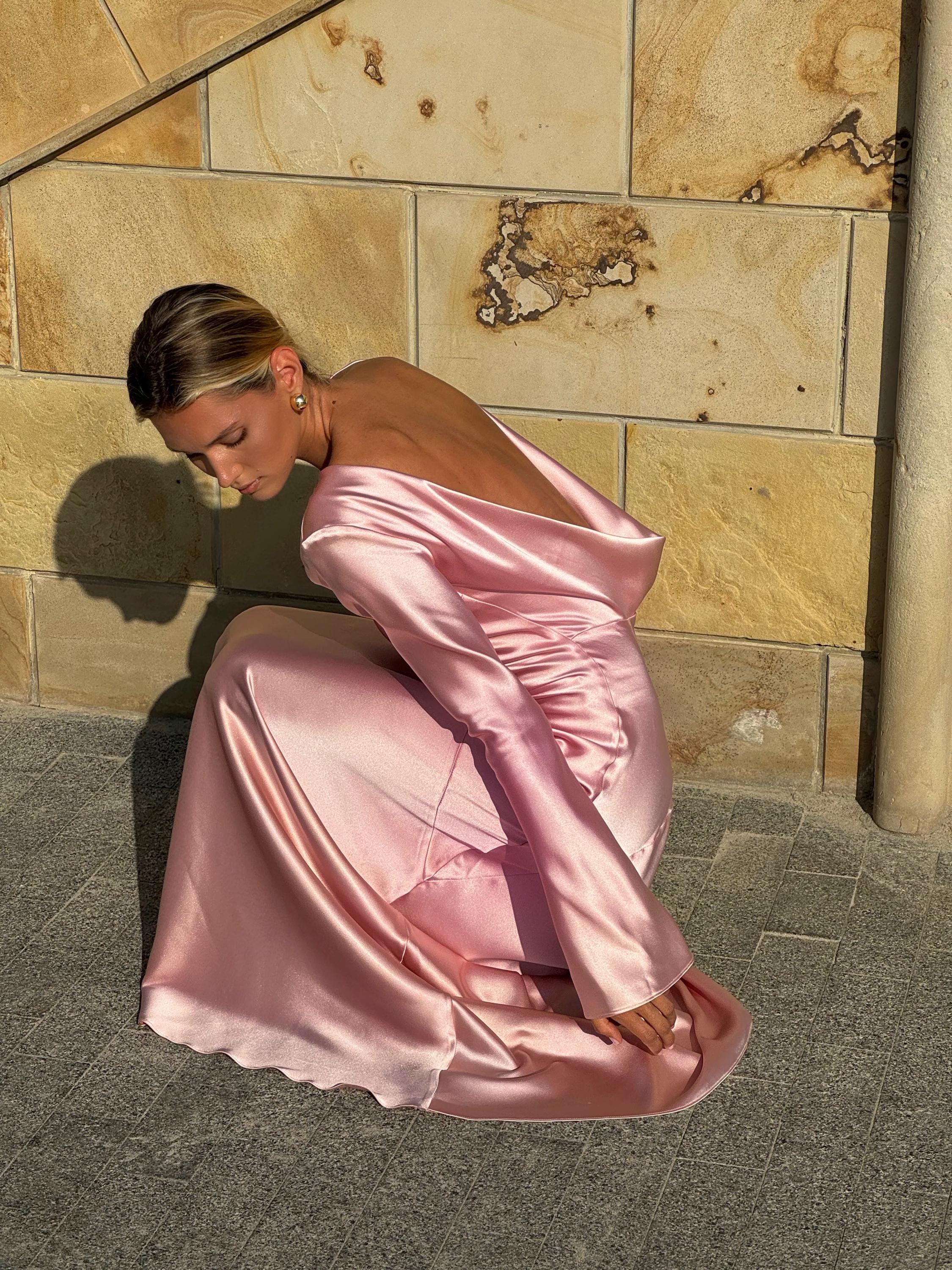 backless satin dress long sleeve Rehearsal Dinner Dress, Maxi Gown, Draped Open Back Evening Dress, Fall Bridal Dinner Outfit, Formal Wedding Weekend Look Backless Ruched Long Prom Embellishment_Bow Size:US 10P quality polyester