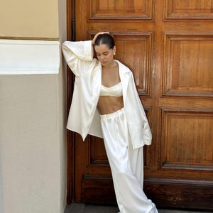 Bridal Getting Ready Suit, Satin Bride Pajama Set, 3 Piece Bridal Lounge Set with Bralette Pants and Shirt, Bridal Morning Wedding Outfit