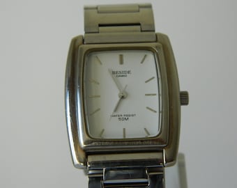 Montre-bracelet en acier inoxydable Casio Beside MTP-1135 résistante à l'eau 50 m