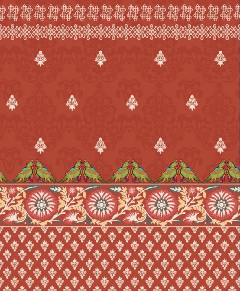 Puede incluir: Un patr&oacute;n textil con fondo rojo terracota, motivos florales blancos repetidos, una banda horizontal de aves verdes enfrentadas y un borde decorativo de grandes flores circulares rojas y blancas con enredaderas de hojas.