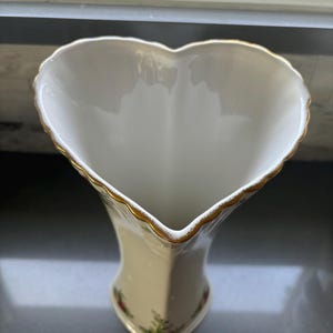 Vintage old country roses vase. Royal Albert