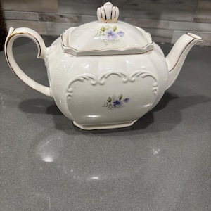 Vintage Windsor Sadler Tea pot. Purple pansies