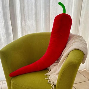 Giant Handmade Chili Cushion - Spicy Plush Pillow, XL Gift, 112cm Chili Shape Cushion, Fun Decoration for Living Room, Sofa, Kitchen