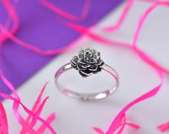 Sterling Silver Lotus Flower Ring: Elegant Floral Jewelry