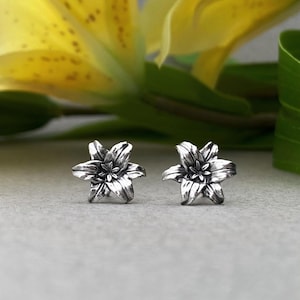 Sterling Silver Lily Earrings, Nature Flower Jewelry, Handmade Lily Floral Earrings, Flower Lovers Gift, Flower Earrings, Women&#39;s Jewelry