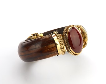 Pulsera rígida vintage de hueso con cabujón de cornalina / Brazalete de latón con bisagra / Joyería llamativa estilo bohemio / Pulsera tribal rústica