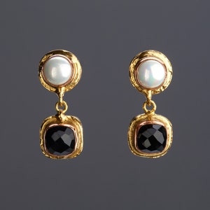 Two tier pearl and black onyx earring, mixed stone earrings,black and white color earring,June birth earring,round and cushion stone earring