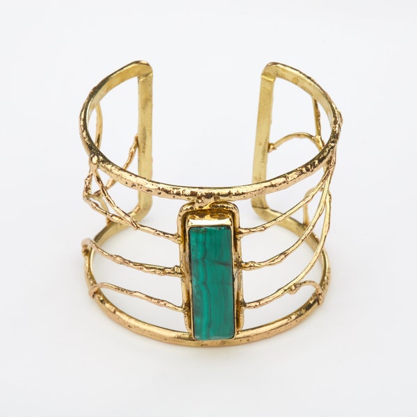 Malachite bar on wide brass wire cuff, Very wide brass frame cuff with hollow textured wire tracery,green malachite statement cuff