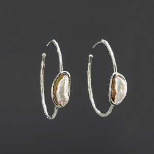 Baroque pearl open hoop earring with textured silver wire,rustic baroque pearl silver earrings,June birth earring,Mother earring
