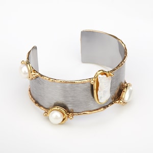 Wide Metal band cuff with baroque pearls in brass bezel.Brass rimmed cuff,textured Baroque pearls cuff,statement cuff,