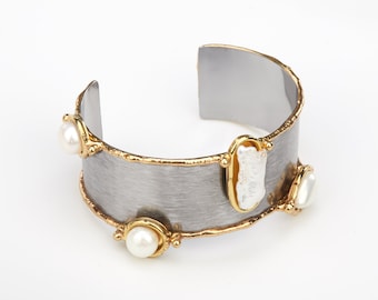 Wide Metal band cuff with baroque pearls in brass bezel.Brass rimmed cuff,textured Baroque pearls cuff,statement cuff,