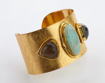 Pulsera tipo brazalete de amazonita, labradorita y cuarzo ahumado, brazalete ancho dorado llamativo, pulsera de piedras preciosas mixtas, joyería de lujo bohemia, brazalete abierto ajustable