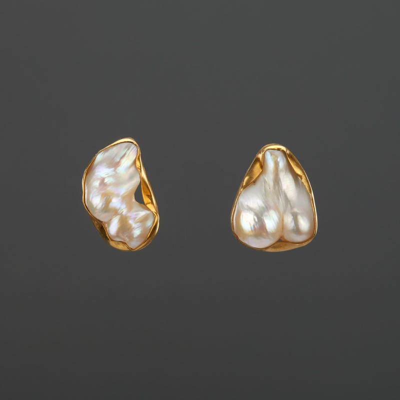 Spirallo Baroque Pearl Earrings Silver main image 0