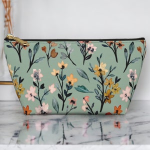 Floral Makeup Bag, Cute Zipper Pouch, Cosmetic Bag, Women Travel Toiletry Bag, Best Friend Gift For Her, Small Makeup Pouch, Toiletries Bag