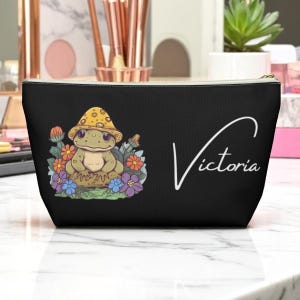 Personalized Frog Makeup Bag: Whimsical Cosmetic & Toiletry Pouch