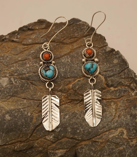 Dimensional Native American Navajo Coral Sterling Silver Frog Earrings Dimensional Native American Navajo Coral Sterling Silver Frog Earrings