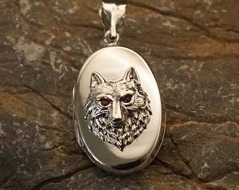 Silver pendant medallion wolf head