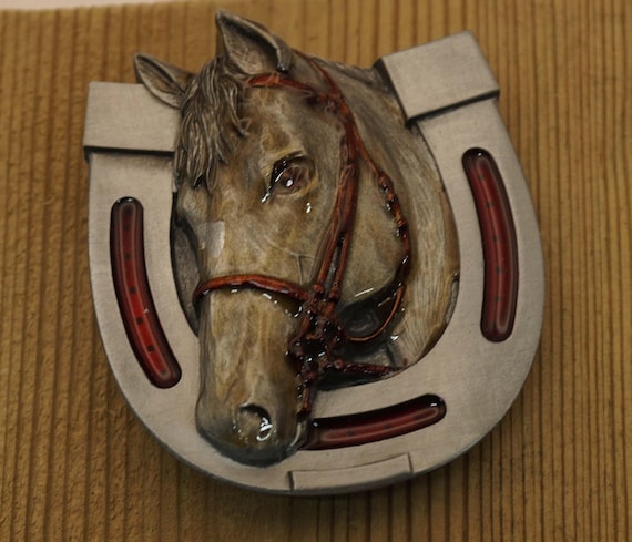 Belt Buckle Horse in Horseshoe - Etsy display picture 3