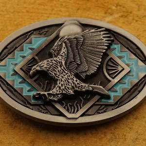 Belt buckle eagle - belt buckle grabbing eagle - Buckle eagle on the hunt