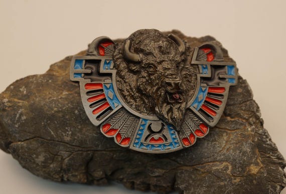 Belt buckle van bizon kop op totempaal