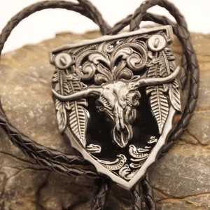 Halsband - Bolotie Longhorn auf schwarz/nickelfarbenem Zierschild