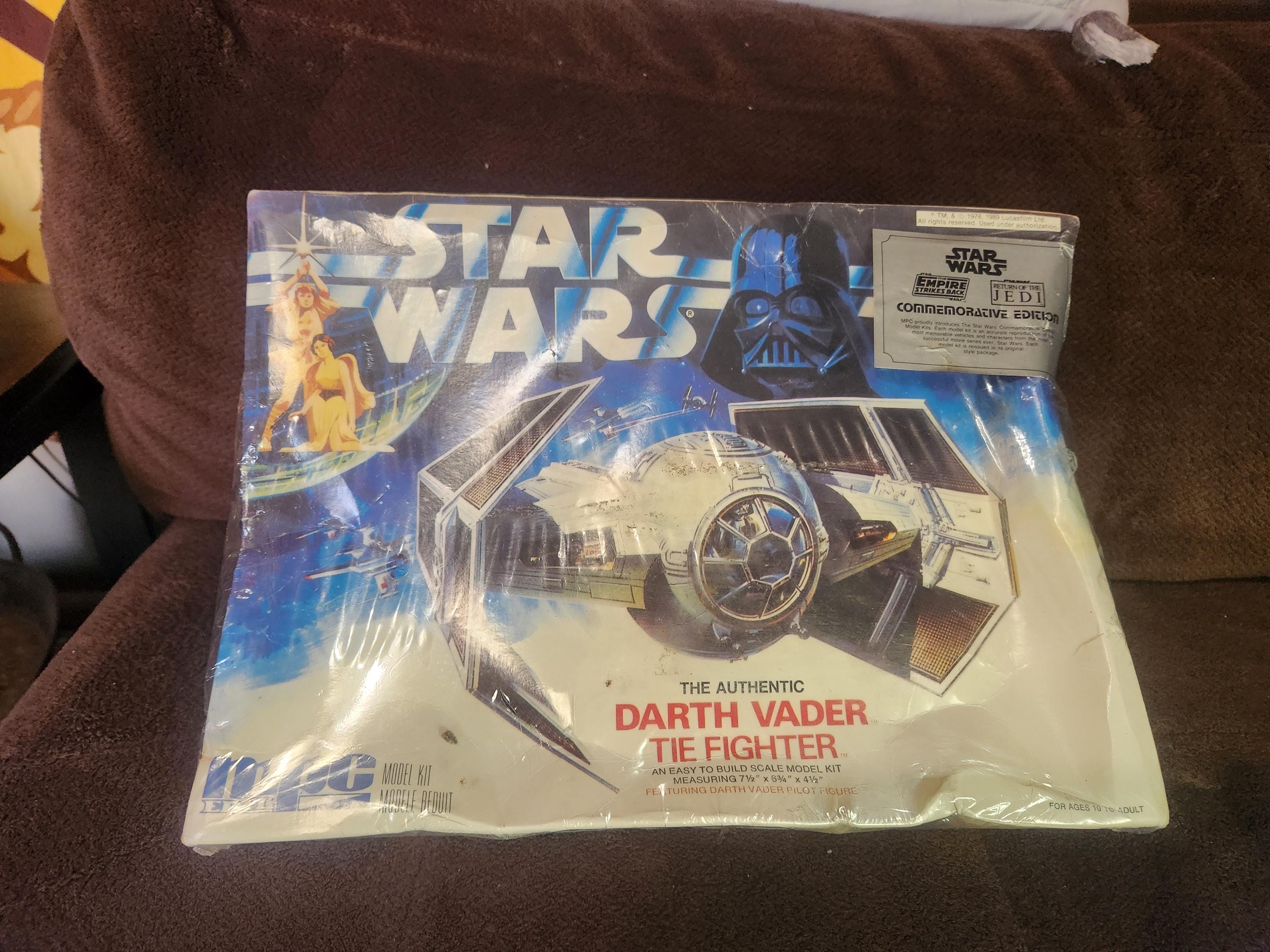 Vintage 1990s Commemorative Edition Star Wars Darth Vader Tie