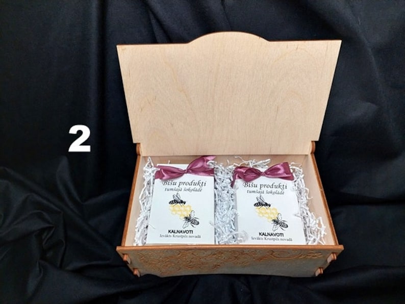 Produits de la ruche dans du chocolat/Coffret cadeau chocolat personnalisé/Coffret cadeau chocolat en boîte en bois/Chocolat artisanal dans une boîte en bois/Coffret cadeau Premium image 1