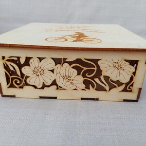 Caja de madera personalizada cortada a láser con diseño floral: caja de recuerdo o regalo personalizada