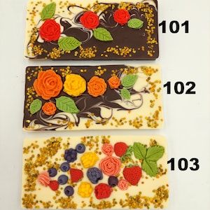 Luxury Handmade Belgium Chocolates with Bee Products in Chocolate with Pollen Bee Bread Cranberry Sets 25pcs Sweets Gift for a Tea Break