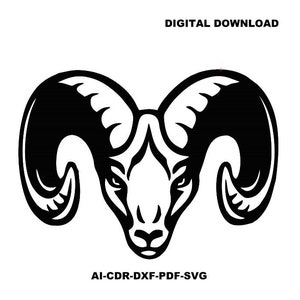 Op de afbeelding: Zwart-witte silhouet van een rammenkop met grote gekrulde hoorns. De rammenkop is naar voren gericht met een serieuze uitdrukking. De afbeelding is een digitale download.