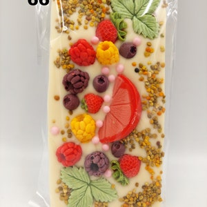 Luxury Handmade Belgium Chocolates with Bee Products in Chocolate with Pollen Bee Bread Cranberry 25 Pcs Sweets Gift for a Tea Break Gift