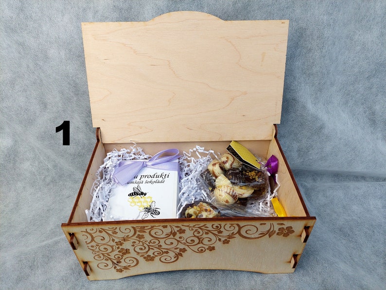 Produits de la ruche dans du chocolat/Coffret cadeau chocolat personnalisé/Coffret cadeau chocolat en boîte en bois/Chocolat artisanal dans une boîte en bois/Coffret cadeau Premium image 2