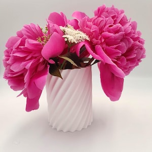 Modern Spiral Vase – 3D Printed Decorative Flower Vase – Minimalist Home Decor in White – Lightweight Eco Design