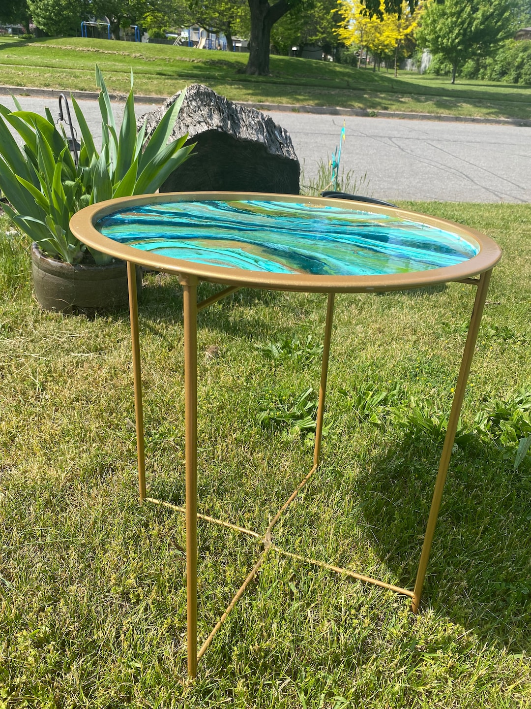 Luxury Resin Geode Accent End Table W/ Removable Tray Top, Emerald